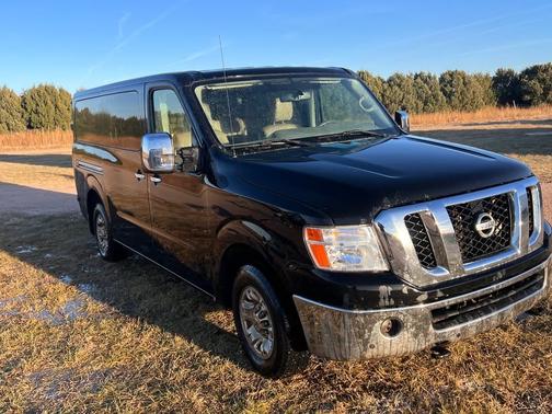 2017 Nissan NV Passenger NV3500 HD SL V8
