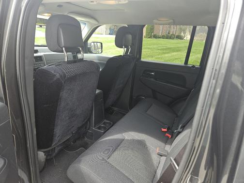 Gray 2011 Jeep Liberty Sport