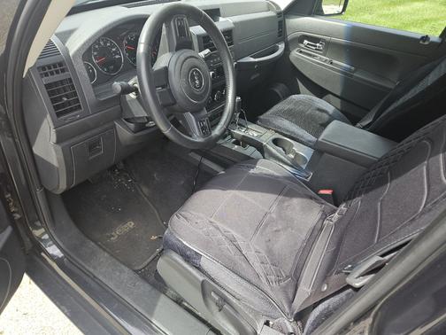 Gray 2011 Jeep Liberty Sport