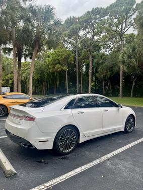 White 2014 Lincoln MKZ Base