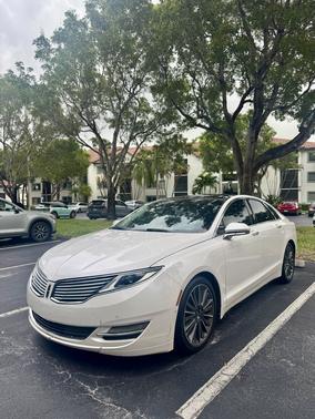 White 2014 Lincoln MKZ Base