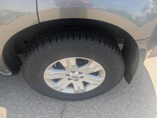 Gray 2005 Nissan Pathfinder LE
