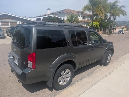 Gray 2005 Nissan Pathfinder LE