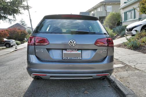 Gray 2017 Volkswagen Golf Alltrack TSI SE