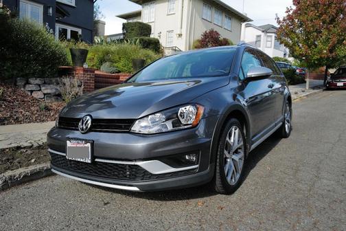 Gray 2017 Volkswagen Golf Alltrack TSI SE