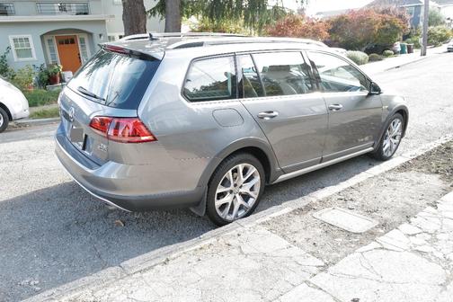 Gray 2017 Volkswagen Golf Alltrack TSI SE