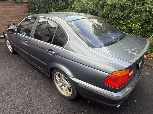 Gray 2001 BMW 330 i