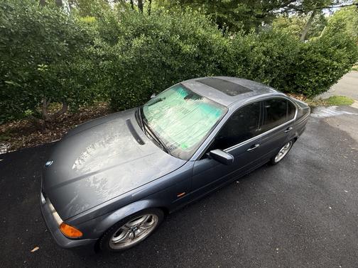Gray 2001 BMW 330 i