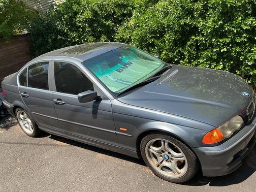 Gray 2001 BMW 330 i