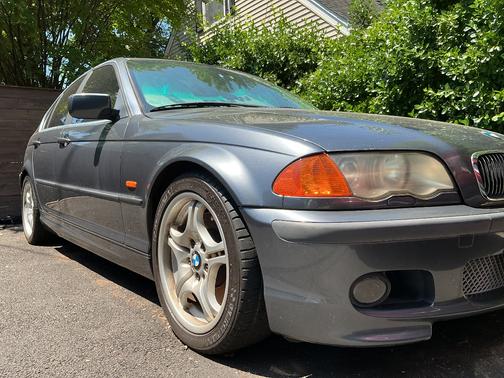 Gray 2001 BMW 330 i