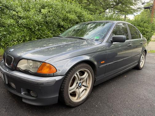 Gray 2001 BMW 330 i