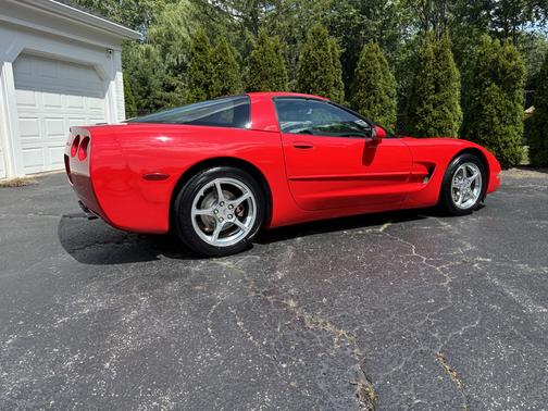 2000 Chevrolet Corvette Base