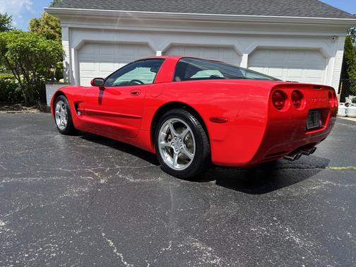 2000 Chevrolet Corvette Base