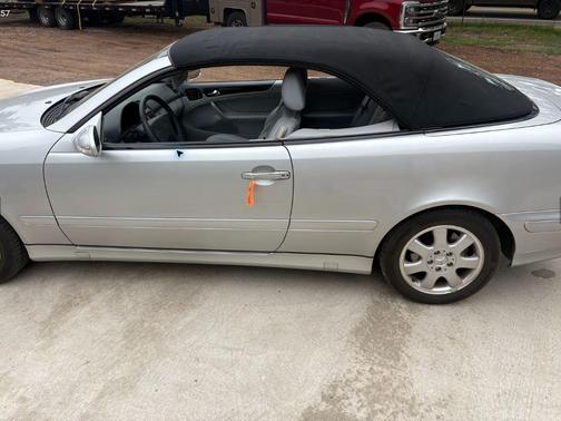 Silver 2000 Mercedes-Benz CLK-Class 320 Cabriolet