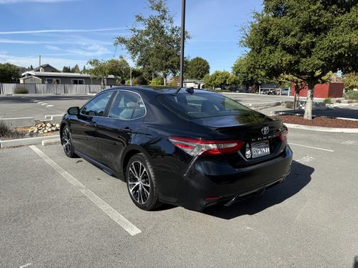 Black 2019 Toyota Camry SE