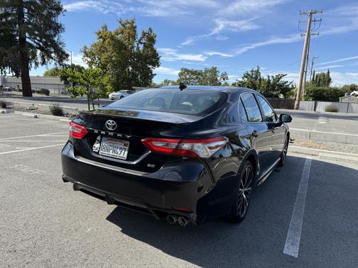 Black 2019 Toyota Camry SE