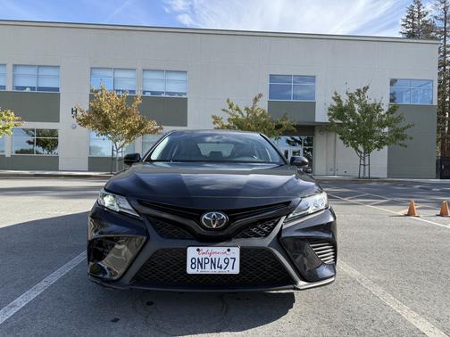 Black 2019 Toyota Camry SE