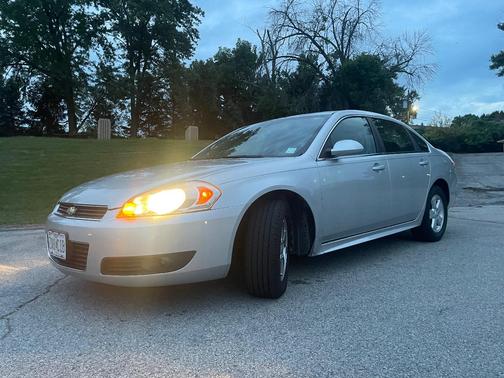 Silver 2010 Chevrolet Impala LT