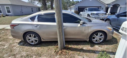 Beige 2015 Nissan Altima 3.5 SL