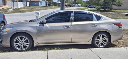 Beige 2015 Nissan Altima 3.5 SL