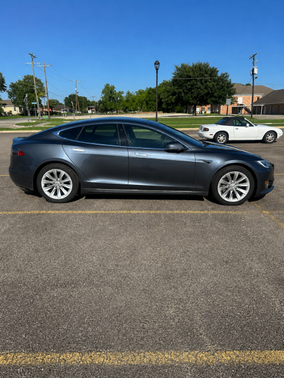 Gray 2017 Tesla Model S 75