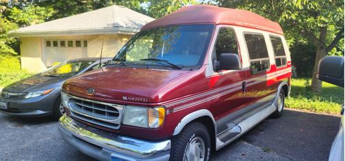 2002 Ford E150 Base