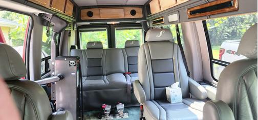 2002 Ford E150 Base
