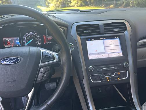 Red 2017 Ford Fusion SE