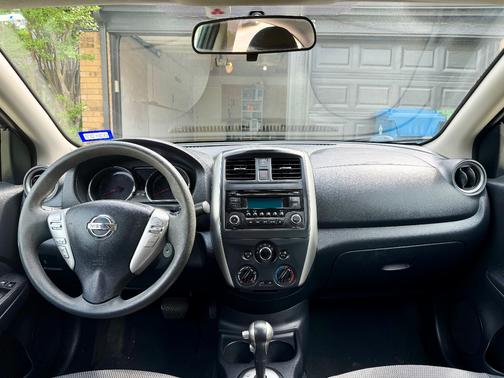 Gray 2016 Nissan Versa 1.6 SV