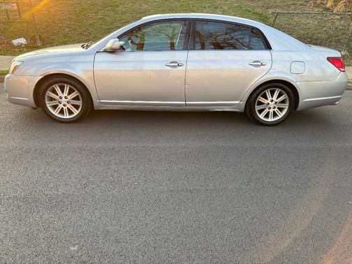 Silver 2006 Toyota Avalon XL
