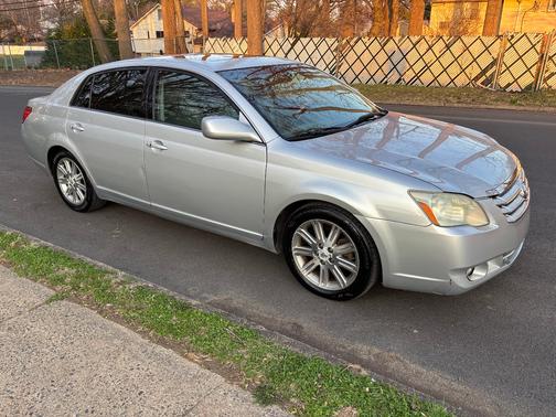 Silver 2006 Toyota Avalon XL