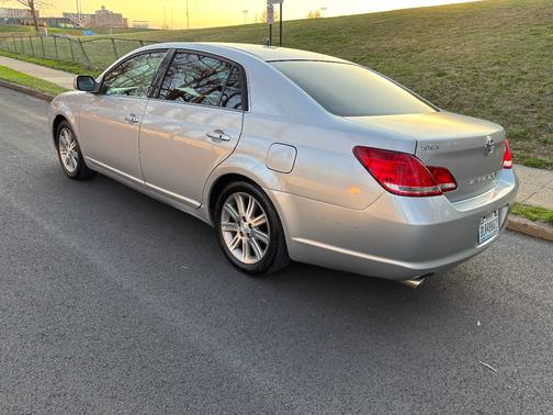 Silver 2006 Toyota Avalon XL