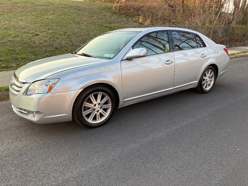 Silver 2006 Toyota Avalon XL