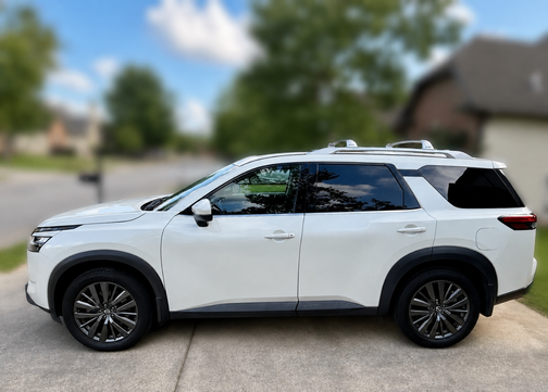 White 2022 Nissan Pathfinder SL