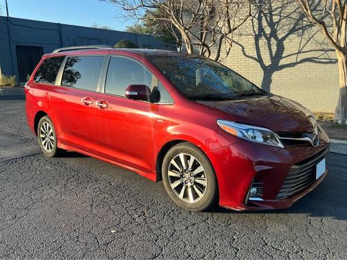 2018 Toyota Sienna Limited Premium