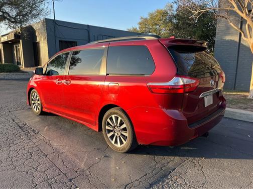 2018 Toyota Sienna Limited Premium