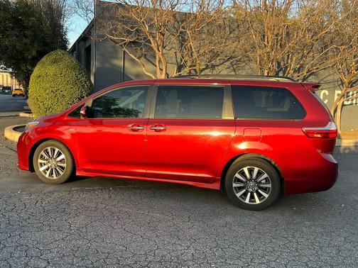 2018 Toyota Sienna Limited Premium