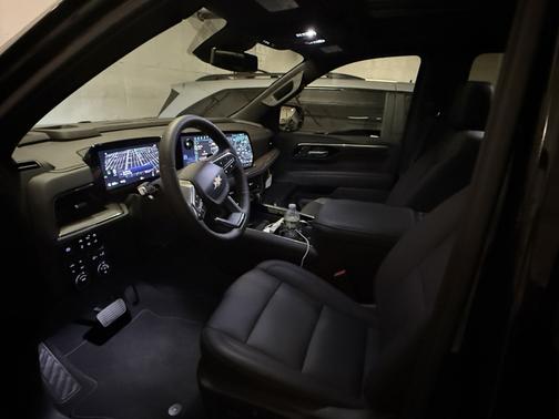 Black 2025 Chevrolet Suburban LT