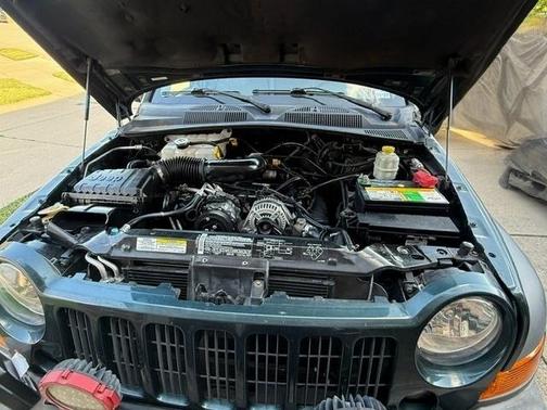 Green 2005 Jeep Liberty Sport