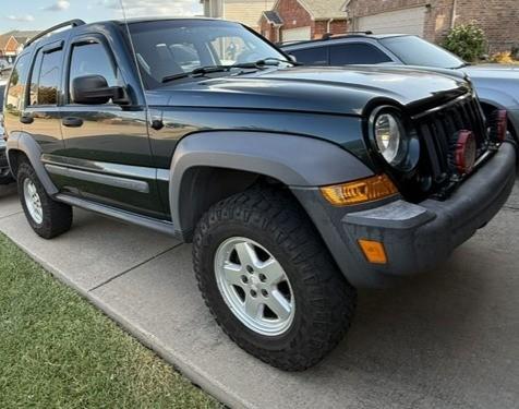 Green 2005 Jeep Liberty Sport