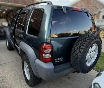 Green 2005 Jeep Liberty Sport