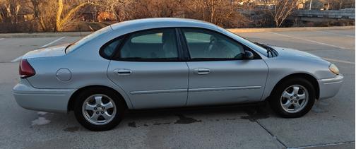 2006 Ford Taurus SE