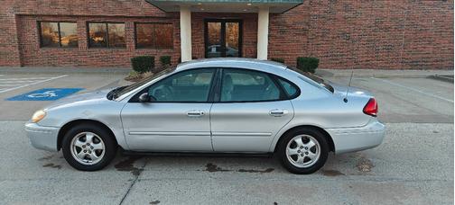 2006 Ford Taurus SE