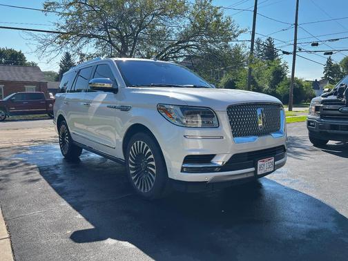 White 2018 Lincoln Navigator Black Label