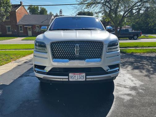 White 2018 Lincoln Navigator Black Label