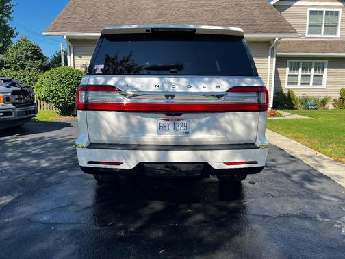 White 2018 Lincoln Navigator Black Label