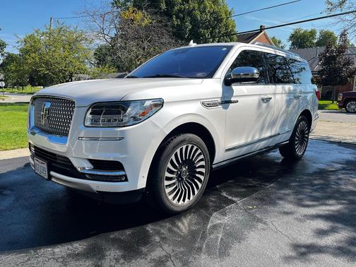 White 2018 Lincoln Navigator Black Label