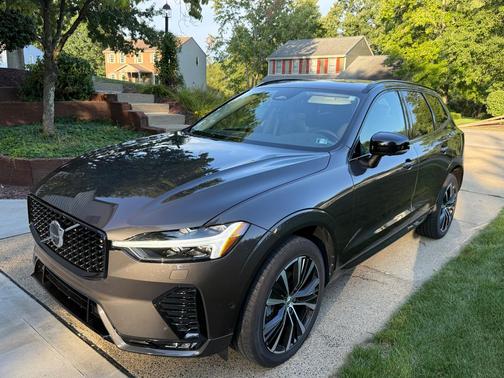 Gray 2024 Volvo XC60 B5 Plus Dark Theme