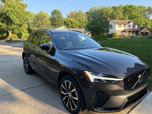 Gray 2024 Volvo XC60 B5 Plus Dark Theme