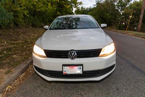 White 2012 Volkswagen Jetta SE